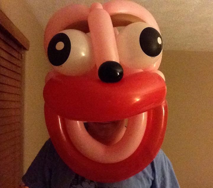 Balloon funny face mask.